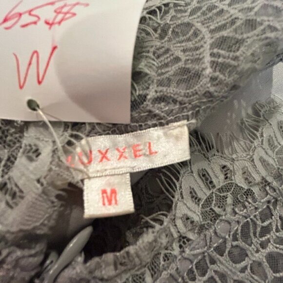 NWT: Gray Lace Party Dress: Size Medium - Picture 4 of 9